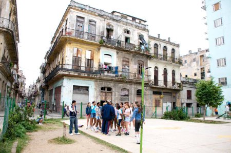 Foto de Gente en la calle de La Habana Cuba - Imagen libre de derechos