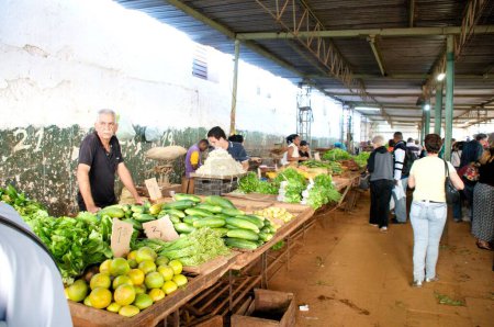 Téléchargez les photos : Citoyens locaux au marché de La Havane, République de Cuba - en image libre de droit