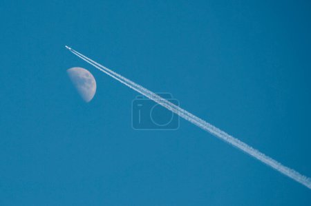 Foto de Cielo de día con luna, ciencia de la astronomía - Imagen libre de derechos