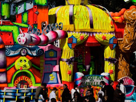 Foto de Tradicional festival de carnaval en la ciudad - Imagen libre de derechos