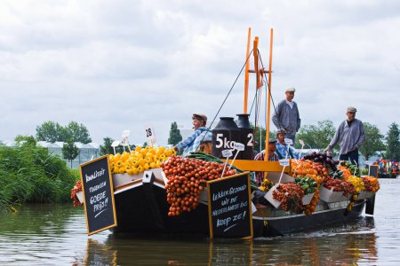 Téléchargez les photos : Westland Floating Flower Parade 2009, Pays-Bas - en image libre de droit