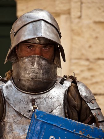 Foto de Caballero medieval en casco - Imagen libre de derechos