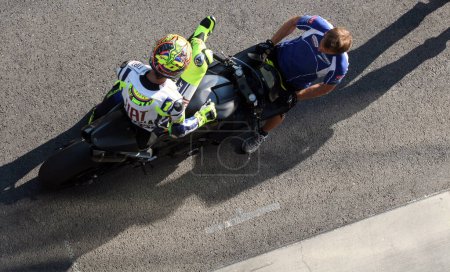 Téléchargez les photos : Valentino Rossi, qui au début du mois de juin en Italie Mugello GP a subi une fracture de la jambe est à l'essai sur Masaryk Circuit le 12 Juillet 2010, à Brno, République tchèque. - en image libre de droit