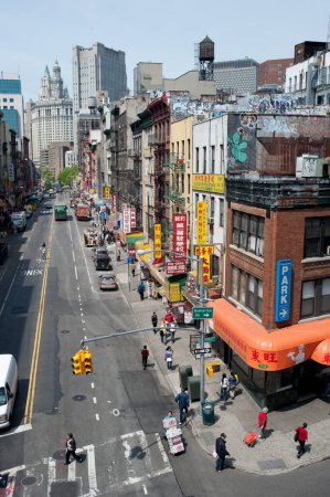 Téléchargez les photos : Broadway street à Chinatown, New York - en image libre de droit