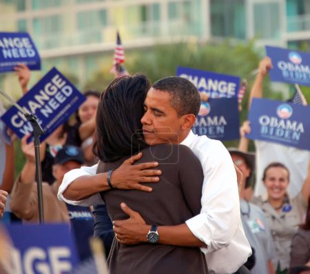 Foto de Barack y Michele Obama abrazándose - Imagen libre de derechos