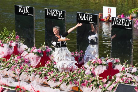 Téléchargez les photos : Westland Floating Flower Parade 2010, Pays-Bas - en image libre de droit