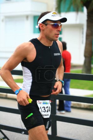 Téléchargez les photos : FLORIANOPOLIS - SANTA CATARINA, BRÉSIL, 31 MAI : Course de triathlon Ironman non identifiée à Florianopolis - Santa Catarina - Brésil, le 31 mai 2009. - en image libre de droit