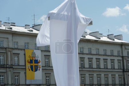 Photo for Warszaw, Poland - June 06, 2009: Cross in Pilsudzkiego square on the Cross devotion Pope John Paul II in the 20th anniversary of the Polish pope. - Royalty Free Image