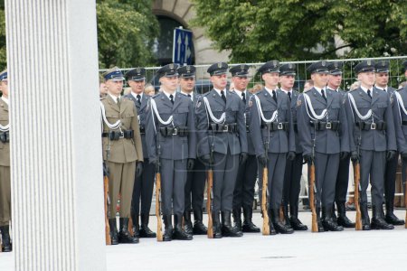 Téléchargez les photos : Armée polonaise. Soldats en uniforme - en image libre de droit