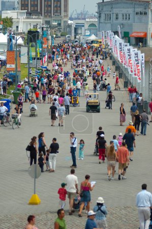 Foto de Multitud de personas en Montreal, Canadá - Imagen libre de derechos