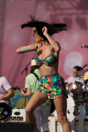 Téléchargez les photos : Pop-sensation américaine, Katy Perry, en concert au Nibe Festival 2009. - en image libre de droit