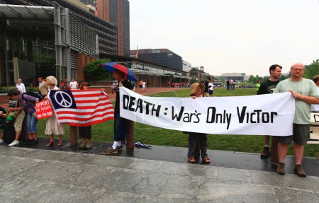 Téléchargez les photos : Manifestation anti-guerre à Philadelphie - en image libre de droit