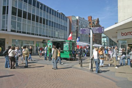 Téléchargez les photos : Shopping street à Liverpool, Royaume-Uni - en image libre de droit