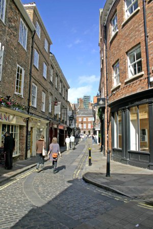 Téléchargez les photos : Commerçants et touristes à York - en image libre de droit