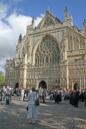 Téléchargez les photos : Cérémonie de remise des diplômes à l'extérieur de la cathédrale Exeter - en image libre de droit