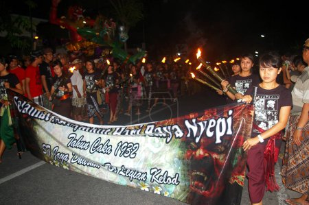 Téléchargez les photos : Célébration du Nouvel An à Bali - en image libre de droit