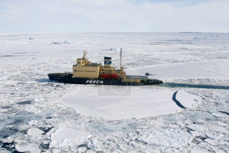 Foto de Vista panorámica del gran barco en el mar - Imagen libre de derechos