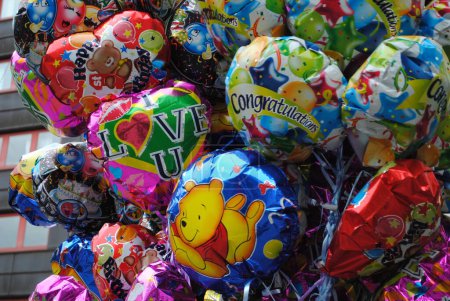 Téléchargez les photos : Ballons aux motifs festifs - en image libre de droit