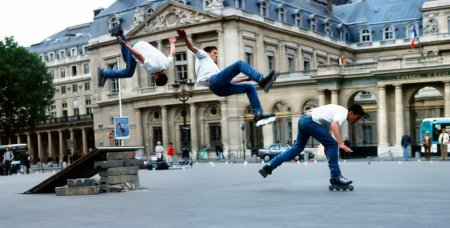Foto de Roller jump at Paris France - Imagen libre de derechos