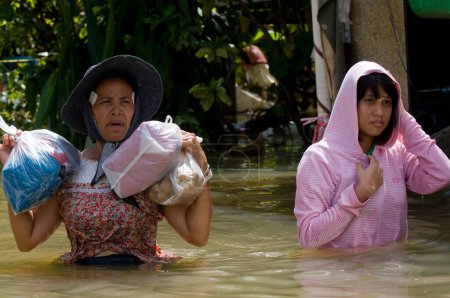 Téléchargez les photos : Flooding in Nakhon Ratchasima, Thailand. - en image libre de droit