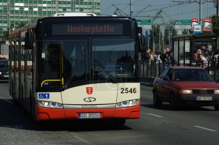 Téléchargez les photos : Concept de transport public, vue sur le bus à l'extérieur - en image libre de droit