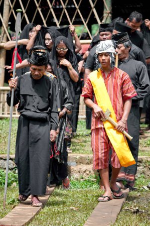 Téléchargez les photos : Toraja Cérémonie funéraire traditionnelle - en image libre de droit