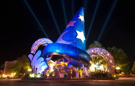 Foto de Disney 's Hollywood Studios de noche - Imagen libre de derechos