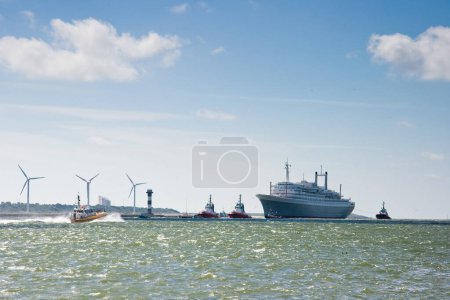 Téléchargez les photos : Dernier voyage de SS Rotterdam - en image libre de droit