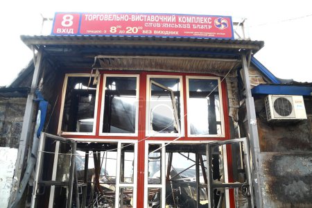 Téléchargez les photos : Le 23 septembre 2009, un incendie a incendié le centre commercial de 2 hectares à Dnipro, anciennement Dnipropetrovsk, en Ukraine. - en image libre de droit
