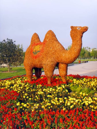 Téléchargez les photos : Yellow clay Camel on nature background - en image libre de droit