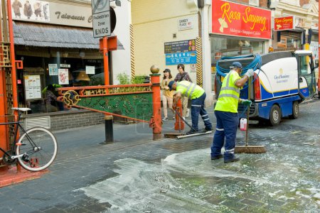 Téléchargez les photos : Nettoyage de la ville moderne - en image libre de droit