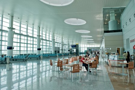 Téléchargez les photos : Vue sur l'aéroport d'Erevan de jour - en image libre de droit