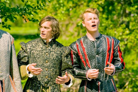 Foto de Caballeros medievales en ropa tradicional - Imagen libre de derechos