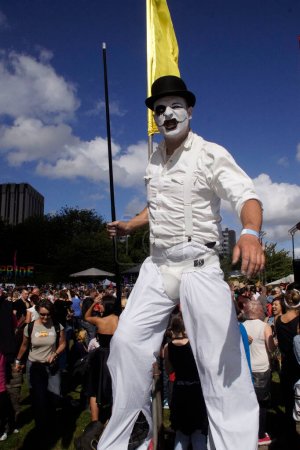 Téléchargez les photos : "People Attending The Annual Bristol Gay Pride 2011 Bristol 16 Ju" - en image libre de droit