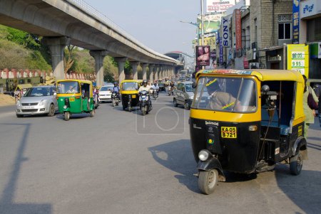 Téléchargez les photos : Bangalore autorickshaw vue, concept de transport - en image libre de droit
