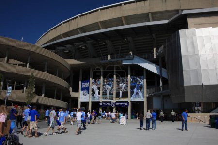 Foto de "Kauffman Stadium Kansas City Royals "(en inglés). Concepto de juego de béisbol - Imagen libre de derechos