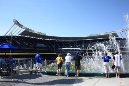 Foto de "Kauffman Stadium Kansas City Royals "(en inglés). Concepto de juego de béisbol - Imagen libre de derechos