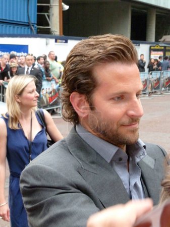 Téléchargez les photos : Bradley Cooper à la première d'une équipe dans le centre de Londres 27 juillet 2010 - en image libre de droit