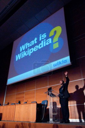 Téléchargez les photos : Jimmy Wales, co-founder of Wikipedia at the Webcom 2010 conference in Montreal. - en image libre de droit