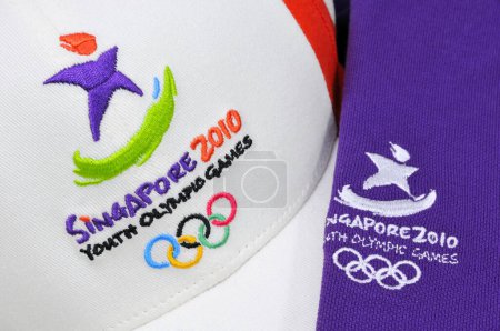 Téléchargez les photos : Produits officiels des Jeux Olympiques de la Jeunesse - en image libre de droit