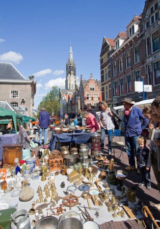 Téléchargez les photos : Marché d'antiquités à Delft, Pays-Bas - en image libre de droit