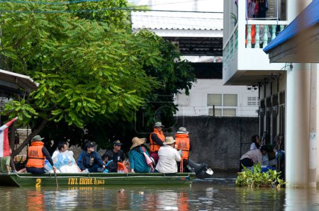 Téléchargez les photos : Inondations à Nakhon Ratchasima, Thaïlande - en image libre de droit
