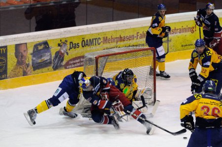 Foto de EK Zell am See vs. Red Bulls Salzburgo - Imagen libre de derechos