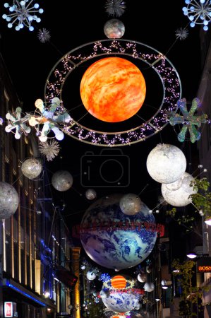 Téléchargez les photos : Lumières de Carnaby Street dans le centre de Londres 9 décembre 2010 - en image libre de droit