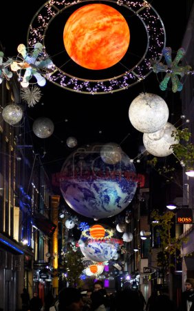 Téléchargez les photos : Lumières de Carnaby Street dans le centre de Londres 9 décembre 2010 - en image libre de droit