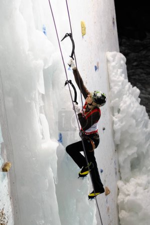 Foto de Retrato de hombre escalada en hielo - Imagen libre de derechos
