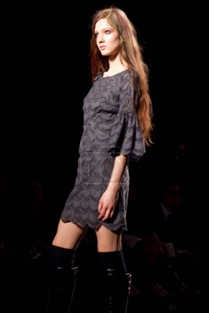 Foto de Modelo de la pasarela de Tracy Reese en otoño 2011 Semana de la Moda en Lincoln Center - Imagen libre de derechos