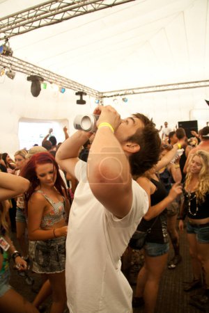 Téléchargez les photos : Crowd having fun at Future Music Festival Brisbane 2011 - en image libre de droit