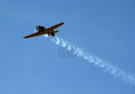 Foto de Aviones militares durante el espectáculo aéreo - Imagen libre de derechos