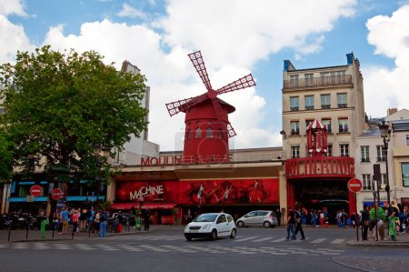 Téléchargez les photos : Moulin Rouge pendant la journée ensoleillée - en image libre de droit